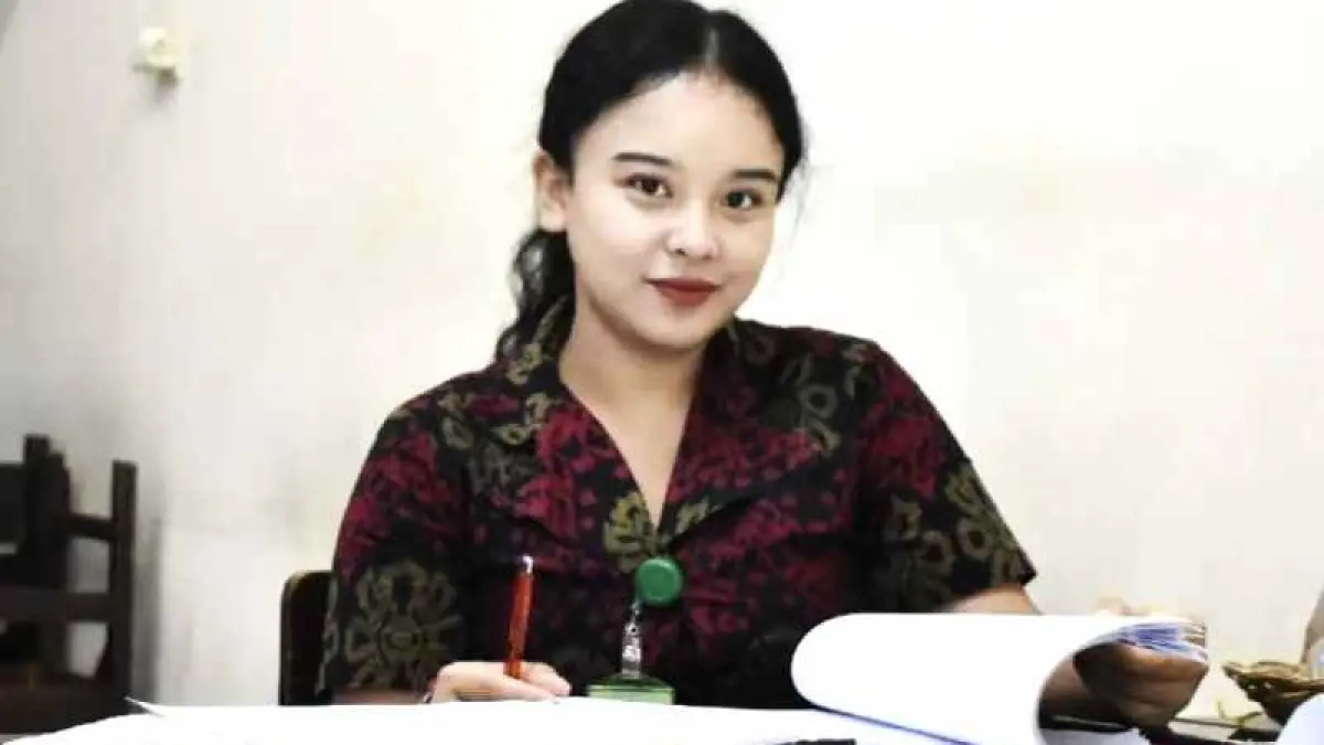 HEBOHKAN MEDSOS : Bu Guru Putu Putri Adelia Savitri. (marsellus pampur)