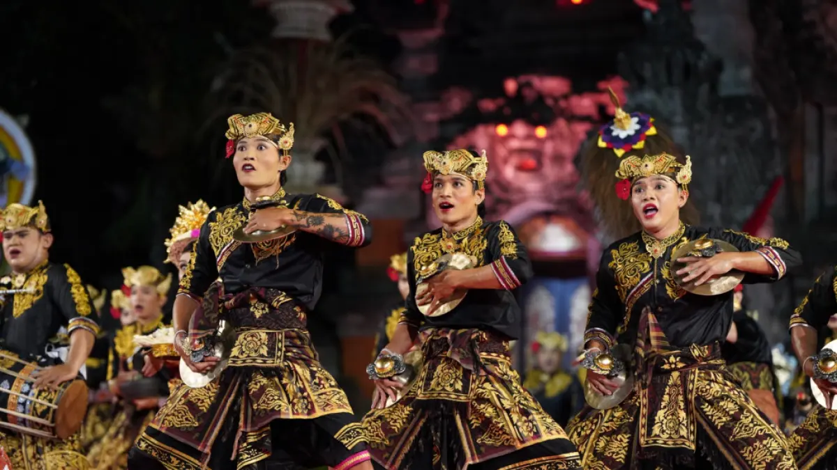 Sekaa Baleganjur Dewa Ayu Duta Badung membawakan cerita Wayah pada lomba baleganjur Pesta Kesenian Bali.