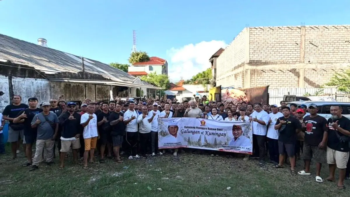 Gerindra Bali melakukan pembagian 154 ekor babi untuk Relawan di Denpasar (15/6).