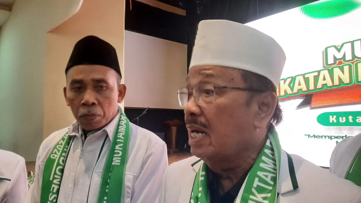 Ketua Umum IPHI 2021-2026 H. Erman Soeparno dan Ketua Panitia lokal H. Zaenuri saat doorstop media usai pembukaan Muktamar ke-VIII IPHI di Sunset 100 Kuta Bali, 15 Juni 2026. (M.RIDWAN/radarbali.id)