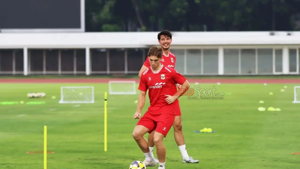 Luke Vickery ketika berlatih bersama timnas senior menjelang FIFA Matchday melawan Oman. Karena proses naturalisasinya belum selesai. Luke belum dapat memperkuat timnas.