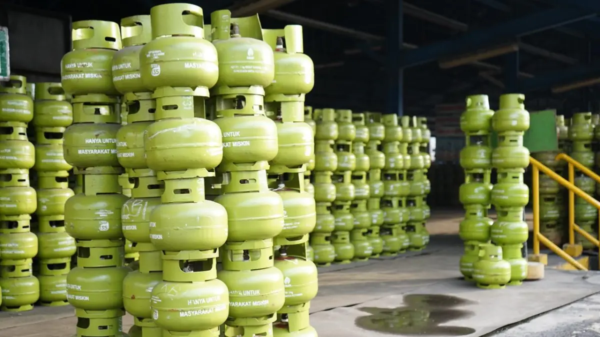 Pertamina juga tetap standby di lokasi untuk memastikan penyaluran BBM dan LPG berjalan lancar.&nbsp;