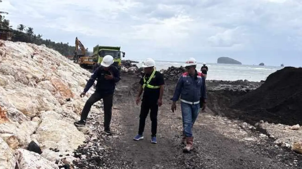 BERIMBAS KE HOTEL : Proyek penataan Candidasa, Karangasem, dinilai berdampak terhadap merosotnya kunjungan pelancong. (zulfika Rahman)