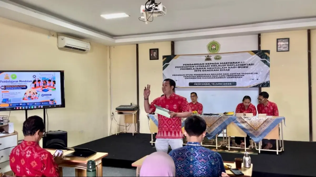 Dosen Prodi Pendidikan Bahasa dan Sastra Indonesia FKIP Unmas Denpasar melaksanakan kegiatan PkM di MTs Generasi Emas Denpasar (13/6/2026).