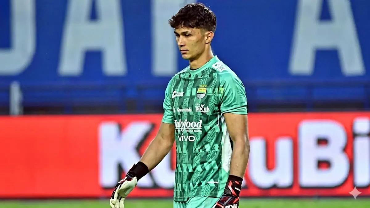 Kiper Timnas Filipina Kevin Ray Mendoza saat masih berseragam Persib Bandung. Selama satu setengah musim memperkuat Maung, Mendoza mempersembahkan dua gelar juara sebelum pindah ke Chonburi FC. 