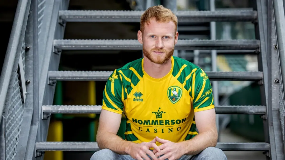 Striker SC Cambuur, Jort van der Sande, dikabarkan bertolak menuju Bali untuk menandatangani kontrak dua tahun.