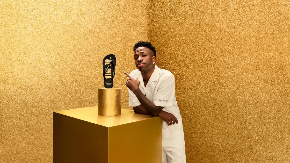 BRAZILIAN FLAIR: Vini Jr menginspirasi koleksi terbaru Havaianas khas Brasil meramaikan musim sepak bola.