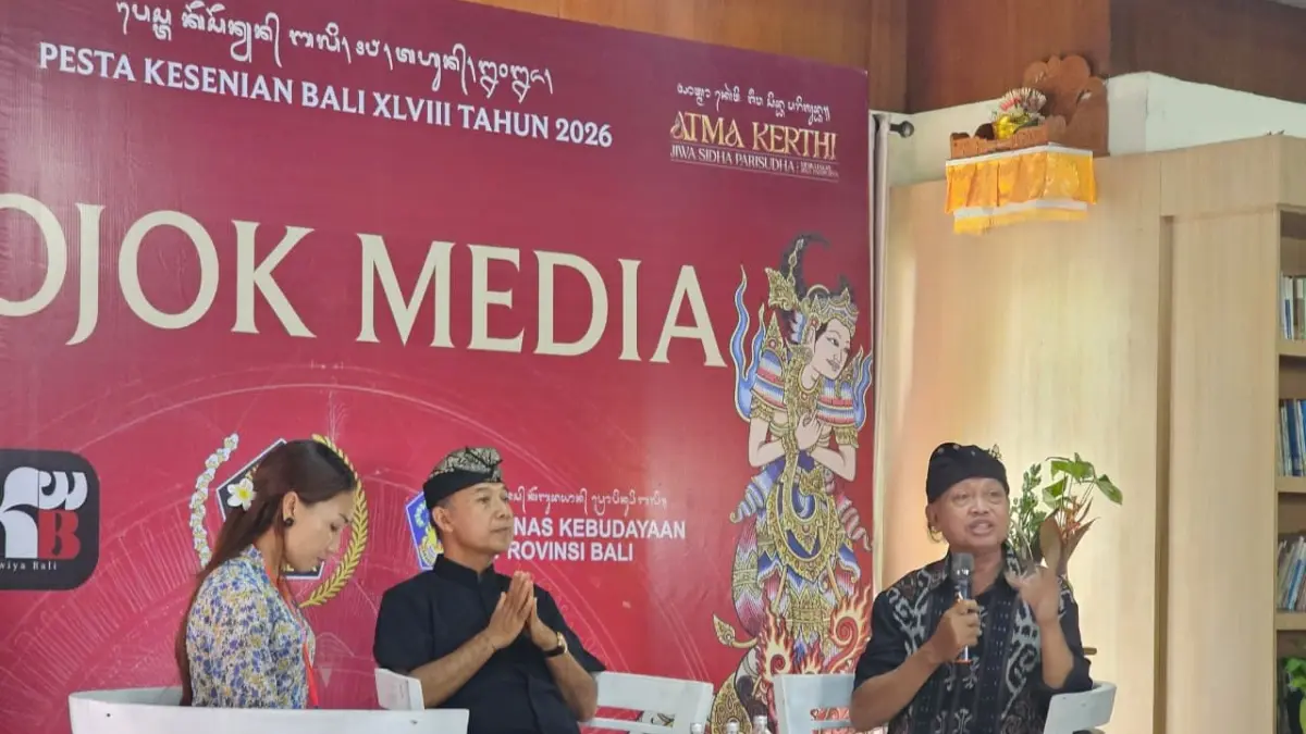 KAWIYA: Komunitas Wartawan dan Penulis Budaya Bali bersama Persatuan Wartawan Indonesia (PWI) Bali di Gedung Perpustakaan Taman Budaya Bali, Jumat (19/6/2026). (NI KADEK NOVI FEBRIANI/radarbali.id)