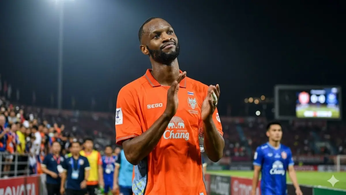 Bek Ratchaburi FC Gabriel Mutombo yang dikabarkan sudah done deal dengan Bali United.