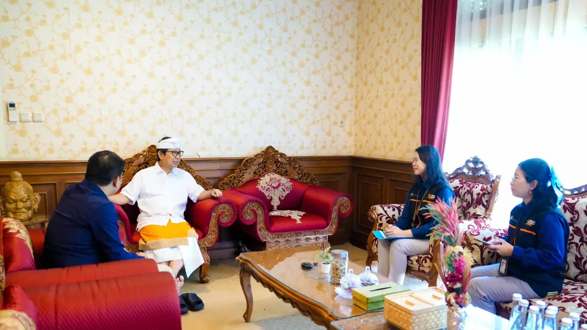 Bupati Adi Arnawa menerima Tim Pendataan Sensus Ekonomi dari Badan Pusat Statistik Kabupaten Badung di Rumah Jabatan Bupati, Senin (22/6).