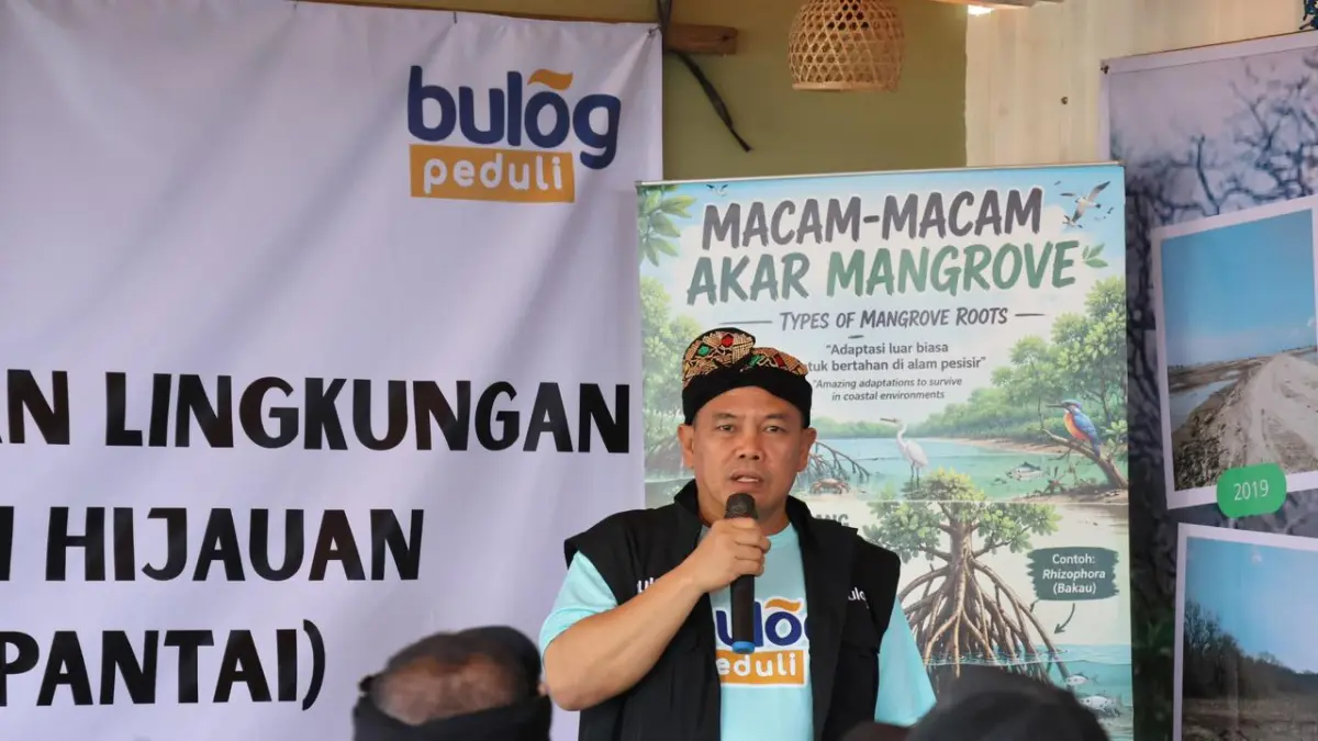 Direktur SDM dan Transformasi Perum BULOG, Ade Prastya Nurdin, saat menberi sambutan di kawasan Arboretum Mangrove Benoa Bali, Senin 22 Juni 2026.