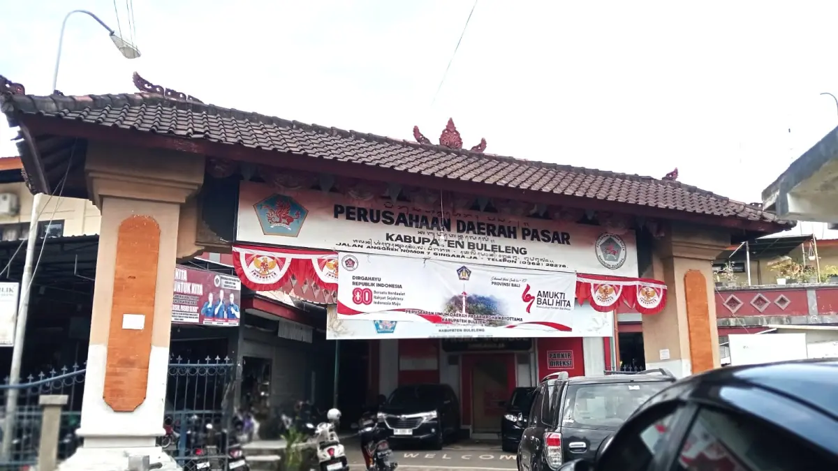 KANTONGI CALON PIMPINAN : Kantor Perumda Pasar Argha Nayottama Buleleng. (Francelino Junior)