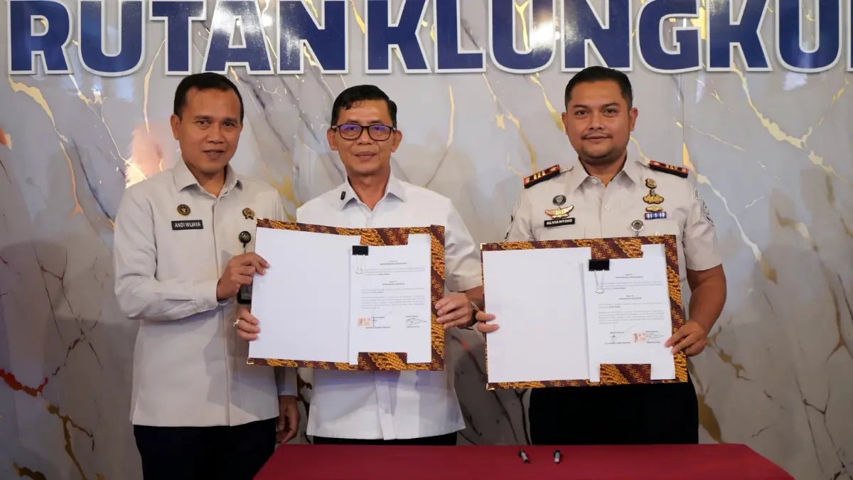 Rutan Kelas IIB Kabupaten Klungkung melakukan penandatanganan Nota Kesepakatan dengan 8 Organisasi Perangkat Daerah (OPD) di lingkungan Pemkab Klungkung bertempat di Rutan Klungkung, Rabu (24/6). (Ayu Pitri Arisanti/Radar Bali)


&nbsp;