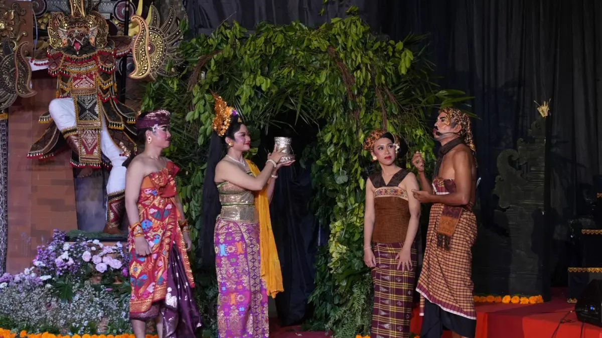 Sekaa Gong Gita Swastika dari Banjar Adat Tengkulung, Desa Adat Tengkulung, Kuta Selatan, tampil sebagai Duta Kabupaten Badung dalam Utsawa (Parade) Drama Gong Tradisi pada ajang PKB 2026 di Kalangan Ayodya, Taman Budaya Art Center Bali, Rabu 24 Juni 2026.
