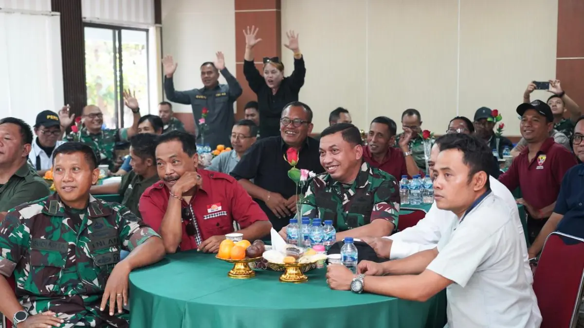 BAHAYA HOAKS: Kapendam IX/Udayana Amrizal Nasution saat bertemu insan pers di Ruang Aula Pendam IX/Udayana, Jalan Udayana No.1, Denpasar, Rabu 24 Juni 2026. (ANDRE SULLA/radarbali.id)