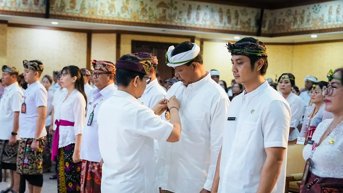 Bupati Wayan Adi Arnawa melantik dan mengambil sumpah jabatan Pimpinan Tinggi Pratama, Pejabat Administrator, Pejabat Pengawas, serta Pejabat Fungsional di lingkungan Pemkab Badung, Rabu (24/6).
