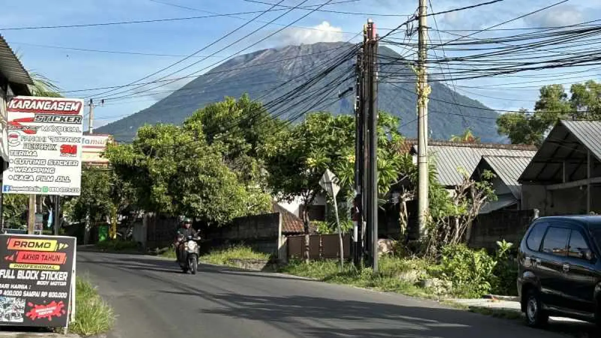 DITUTUP SEMENTARA SELAMA PUJAWALI &nbsp;: Gunung Agung, Karangasem. (zulfika Rahman)