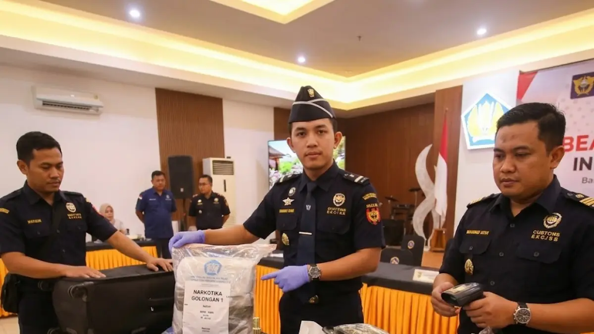 Ilustrasi - Pengungkapan 18 kg ganja tujuan Bali di Bandara Soekarno Hatta. 