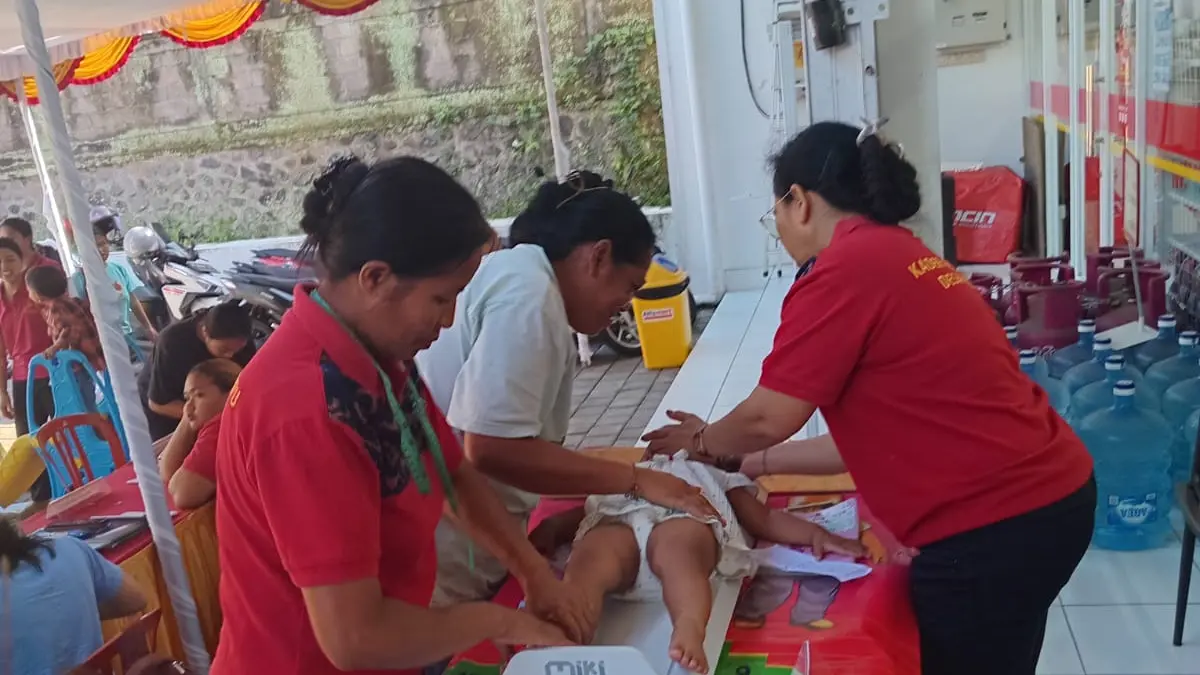 Pemeriksaan tumbuh kembang anak di Alfamart Soekarno Pejeng, Gianyar - Bali.