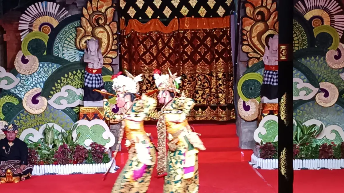 KLASIK: Komunitas Seni Ni Pollok dari Banjar Kelandis, Desa Sumerta Kauh ikut dalam pergelaran Tari Legong di Pesta Kesenian Bali (PKB) XLVIII pada Kamis (25/6/2026 ( Sumberradarbali.id)
