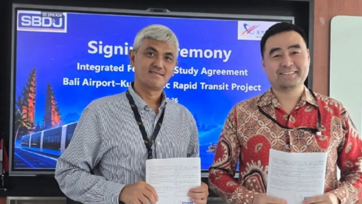 Penandatanganan dokumen kerja oleh Direktur Utama SBDJ - Ervan Maksum bersama dengan perwakilan dari pihak NORINCO International.