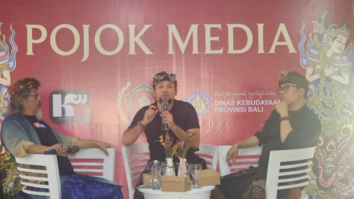 PRODUKTIF: Diskusi mengenai batasan inovasi seni di Pojok Media Pesta Kesenian Bali (PKB) XLVIII. (ADRIAN SUWANTO/radarbali.id)