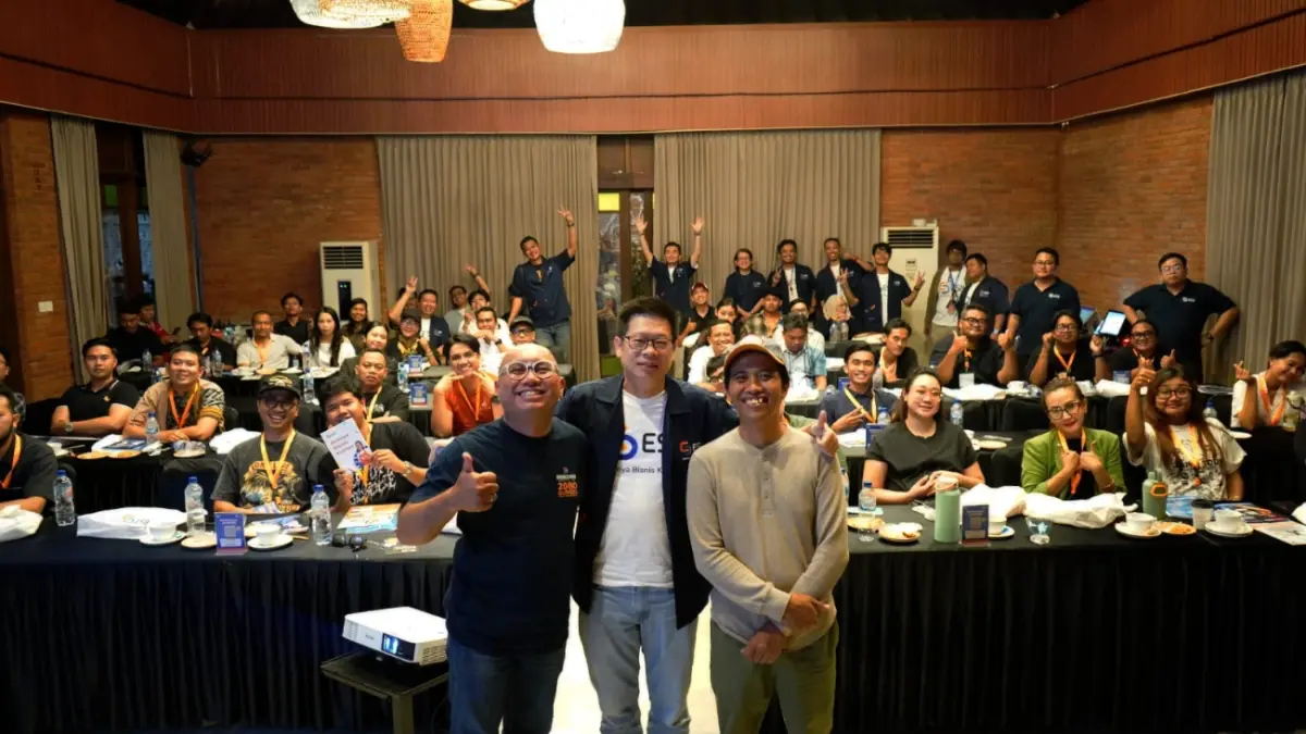 PEMBICARA TALKSHOW: Heru Dwi Soesilo - 2080 Burger, Gunawan - Co Founder & CEO ESB dan Munir - Kopi Jenar (Kiri-kanan) (25/6).