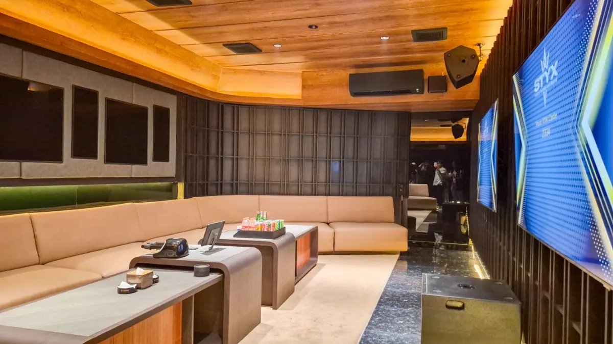 ELEGAN: STYX miliki 8 rooms dan 1 VIP room dengan tampilan modern.