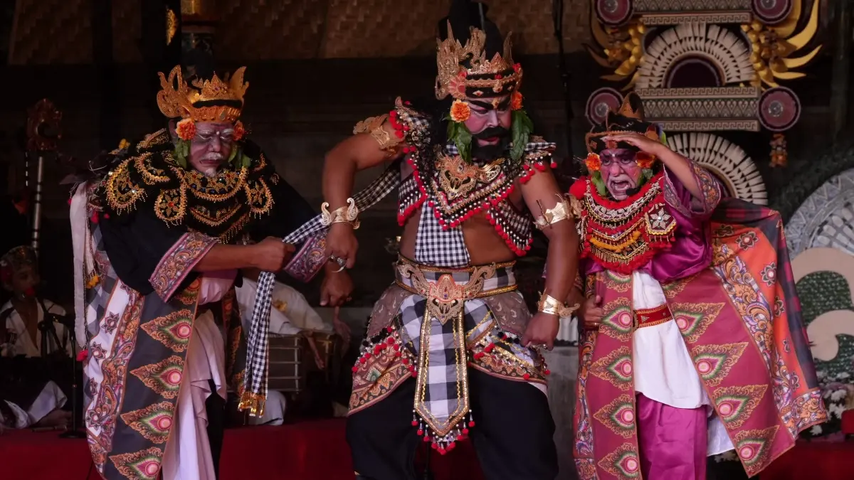 Duta Kabupaten Badung asal Kelurahan Sempidi, Kecamatan Mengwi, mengangkat lakon “Angkus Prana” mampu tampil spektakuler di Kalangan Ayodya, Taman Budaya Art Center, Denpasar, Sabtu (27/6).