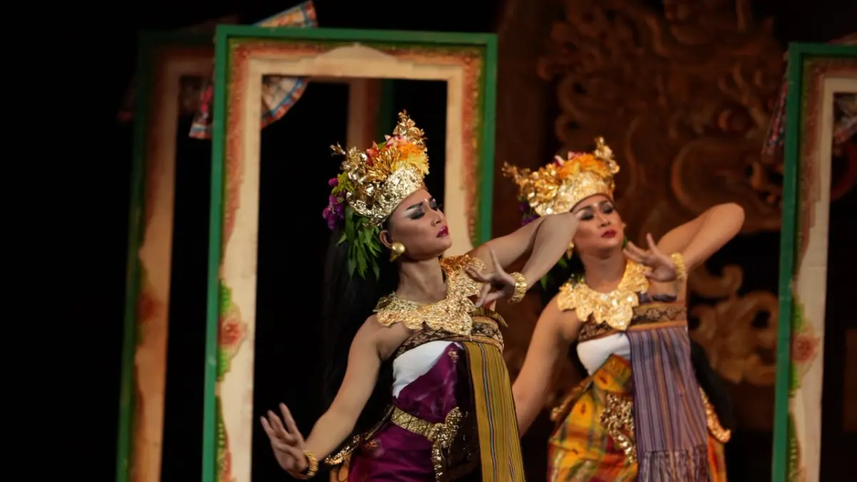 Penampilan Sanggar Seni Dharmawangsa, Banjar Sedang Kelod, Desa Sedang, Abiansemal,&nbsp; pada rangkaian PKB XLVIII/2026, Minggu (28/6/2026) di Gedung Ksirarnawa, Art Centre, Denpasar.