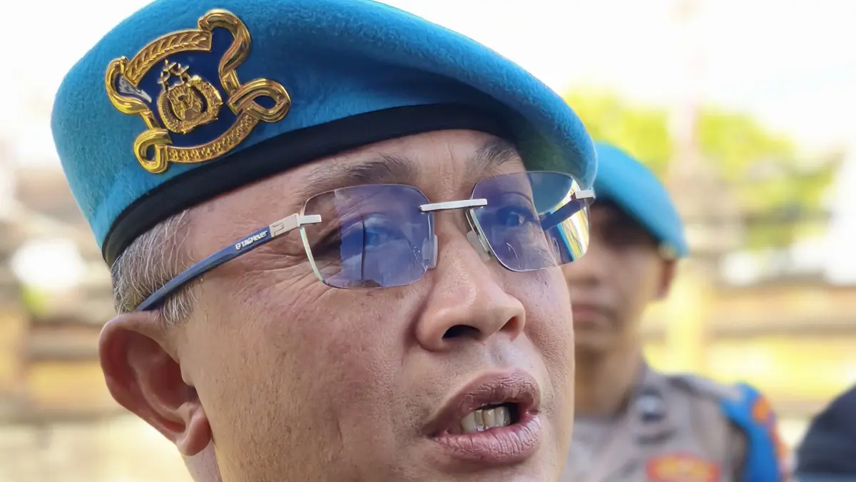 TEGAS:  Kepala Bidang (Kabid) Propam Polda Bali, Komisaris Besar Polisi (Kombes Pol) I Ketut Agus Kusmayadi, S.I.K., S.H., memberikan keterangan terkait proses pemberhentian tidak dengan hormat (PTDH) terhadap mantan anggota Ditpolairud Polda Bali yang divonis bersalah dalam kasus TPPO 21. (andre sulla/radarbali.id)