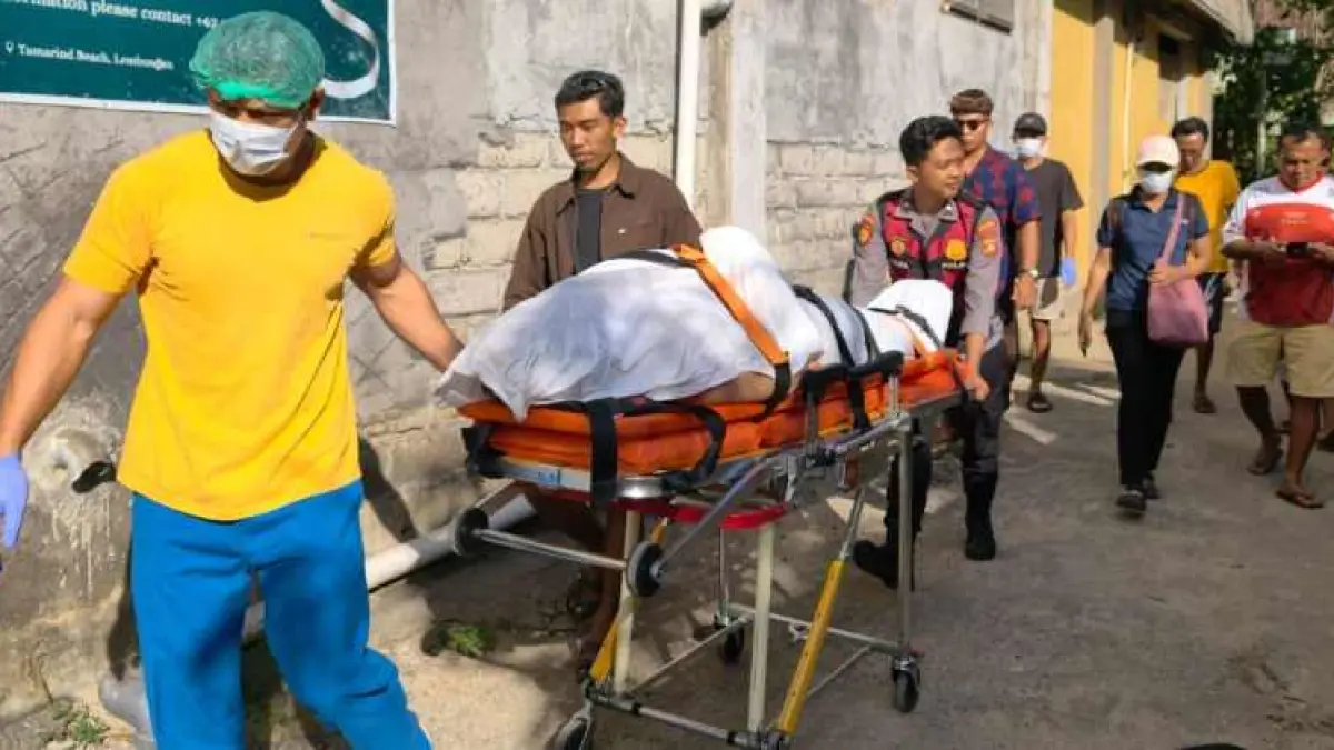 SEMPAT SESAK NAPAS : Turis asal Denmark,Allan Klingenberg Larsen, meninggal setelah sesak napas. (foto: Foto: Humas Polsek Nusa Penida)