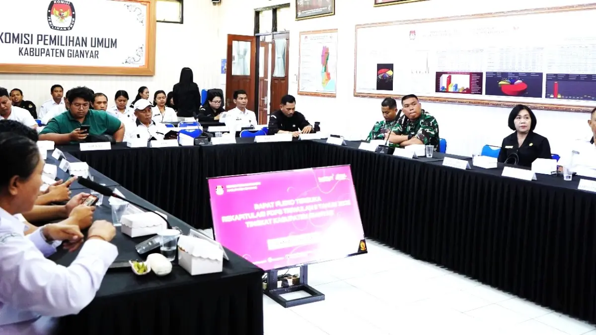 BAHAS PEMILU MENDATANG :&nbsp;Rapat pleno digelar di Kantor KPU Gianyar membahas mengenai jumlah pemilih untuk Pilkada 2029. (foto: KPUD Gianyar)