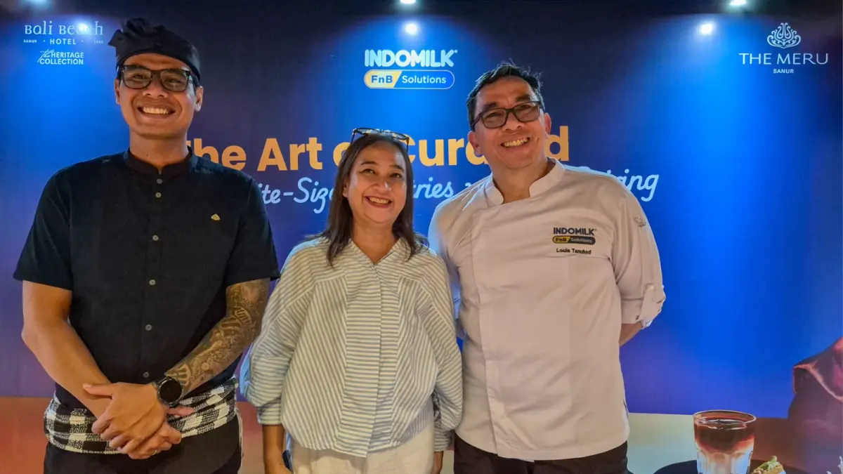 KOLABORASI: Indomilk bersama Bali Beach Hotel & The Meru Sanur hadirkan afternoon tea. Dari kiri, Chef Komang Gede Juniartha, Prita Utami Maheswari dan Chef Louis Tanuhadi.