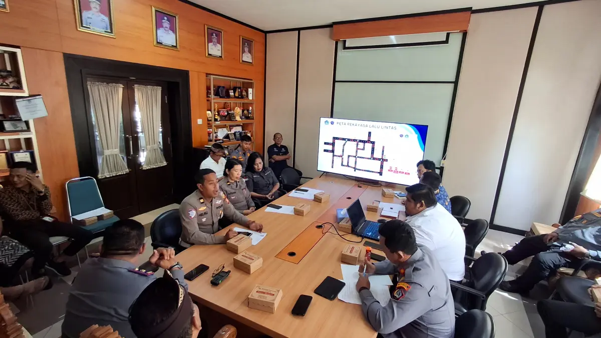 Rapat evaluasi yang digelar di Ruang Rapat Kepala Dinas Perhubungan, Puspem Badung, Kamis (2/7/2026). (Diskominfo Badung untuk Radar Bali)

&nbsp;