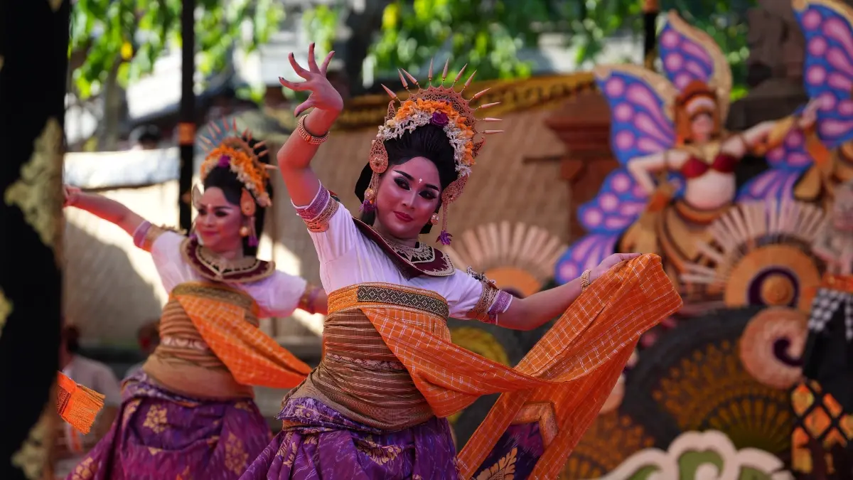 Sanggar Seni Taksu Murti Kemanisan dari Kelurahan Legian, Kecamatan Kuta, sukses memukau ratusan penonton dalam Utsawa (Parade) Angklung Kebyar Pesta Kesenian Bali (PKB) XLVIII 2026. (Diskominfo Badung untuk Radar Bali)
