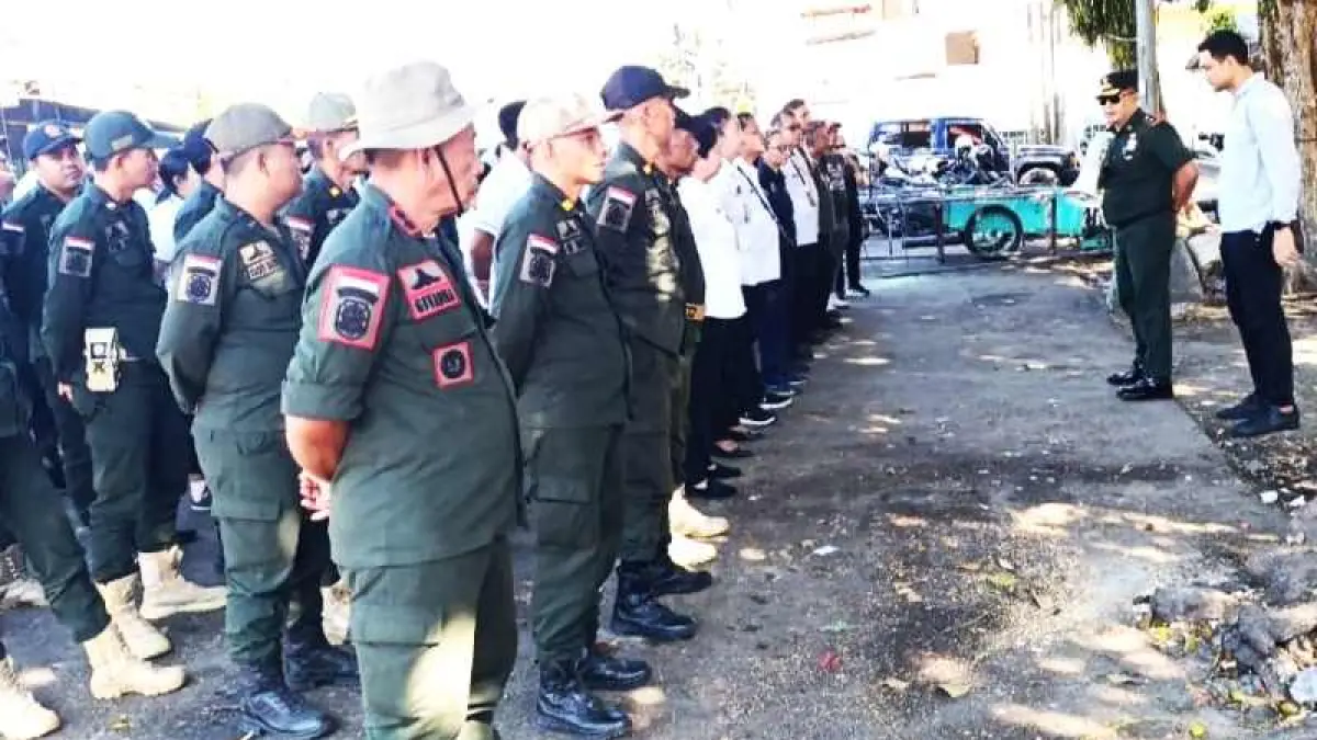SIAP PANTAU PEMBUANGAN SAMPAH : Apel Satpol PP r dan DLHPKP Jembrana untuk sistem pengelolaan sampah di Jembrana. (foto: M.Basir/Radar Bali)
