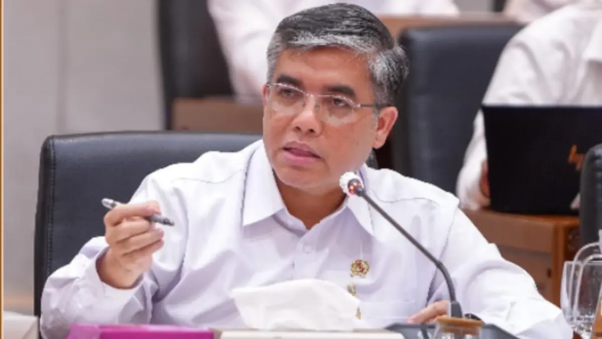  Menteri Ketenagakerjaan Yassierli. (Jawa Pos for Radar Bali)