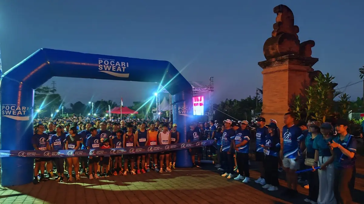 SUSURI ALAM: Para peserta memadati garis start gelaran  Undhira Run 2026 di Carangsari Badung 