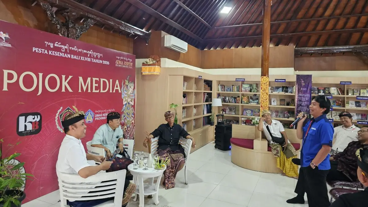 PRODUKTIF: Diskusi di Pojok Media bahas Peran Media dalam Publikasi dan Dokumentasi Pesta Kesenian Bali (PKB) yang diselenggarakan Persatuan Wartawan Indonesia (PWI) Bali bersama Komunitas Wartawan Budaya (Kawiya) Bali serangkaian PKB XLVIII Tahun 2026, di Gedung Perpustakaan Taman Budaya Bali, Denpasar, sENIN (6/7/2026) (NI KADEK NOVI FEBRIANI/radarbali.id)