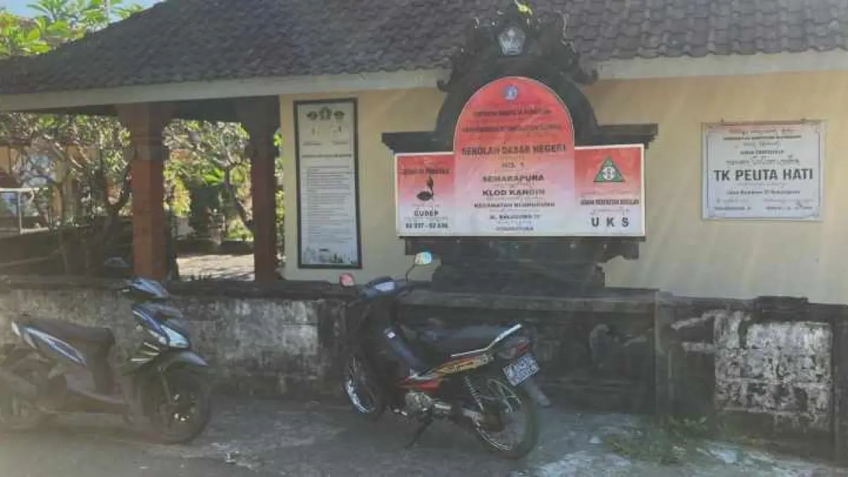 DAPAT SEDIKIT SISWA : SD Negeri 1 Semarapura Klod Kangin. (Dewa Ayu Pitri Arisanti)