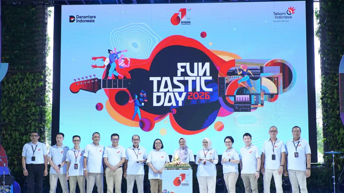 SEMAKIN BAIK: Dewan Komisaris, Direksi, dan Senior Leader TelkomGroup menghadiri puncak perayaan Hari Ulang Tahun ke-61 Telkom bertajuk Siner61 Transformasi - Funtastic Day 2026 di The Telkom Hub, Jakarta, Senin (6/7/2026). Humas Telkom untuk radarbali.id