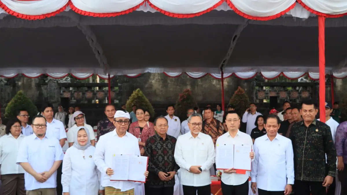 Wali Kota Denpasar I Gusti Ngurah Jaya Negara teken PKS Proyek PSEL bersama Danantara, serta penandatanganan BAST lahan proyek kepada PT Weiming Nusantara Bali New Energy sebagai BUPP, Selasa (7/7), di Lapangan Niti Mandala Renon, Denpasar.
