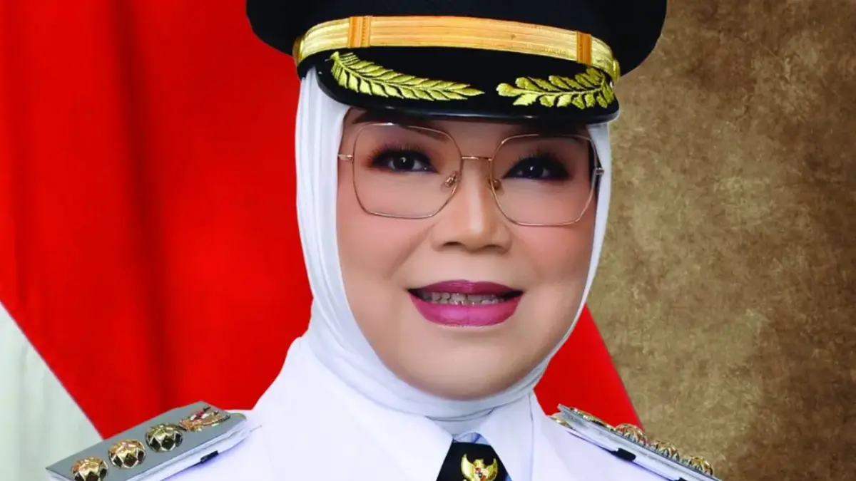 Bupati Sukoharjo Etik Suryani