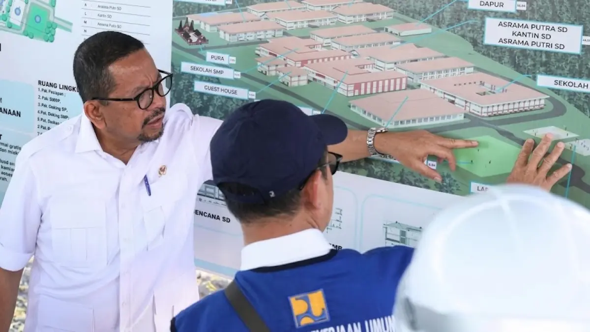 

Kepala Staf Kepresidenan Muhammad Qodari meninjau pembangunan Sekolah Rakyat Karangasem yang ditargetkan beroperasi pada awal tahun ajaran baru tahun ini (KSP)