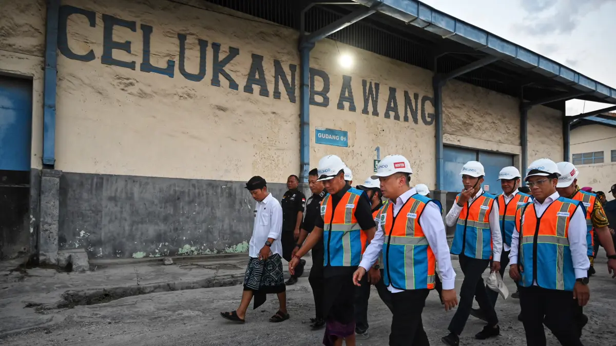 Menhub Dudy Purwagandhi meninjau Pelabuhan Celukan Bawang di Buleleng. 