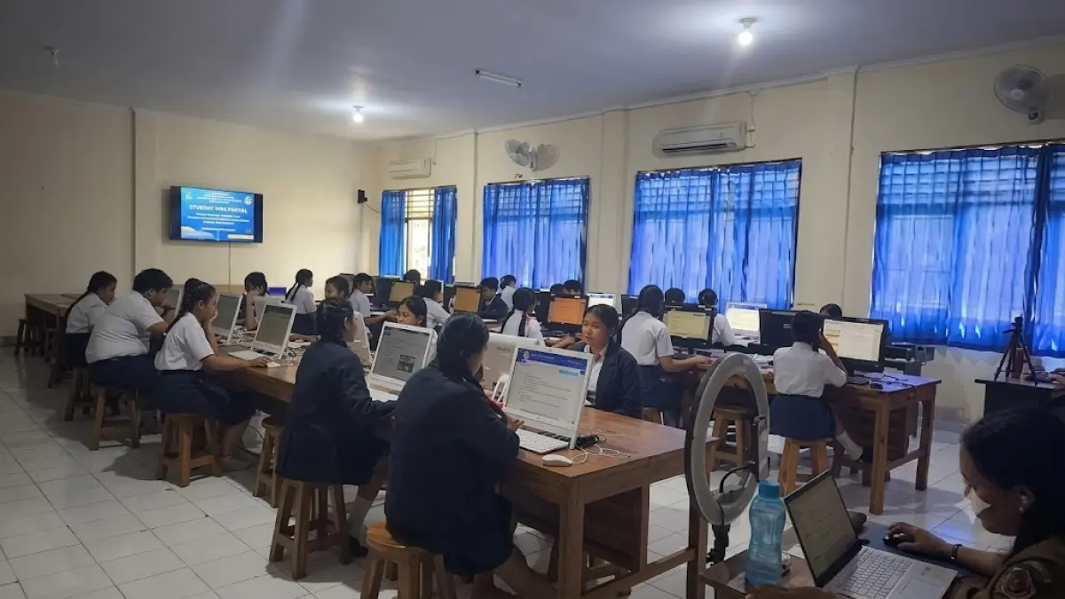 Siswa SMPN 1 Semarapura mengikuti ujian TKA (SMPN 1 Semarapura)