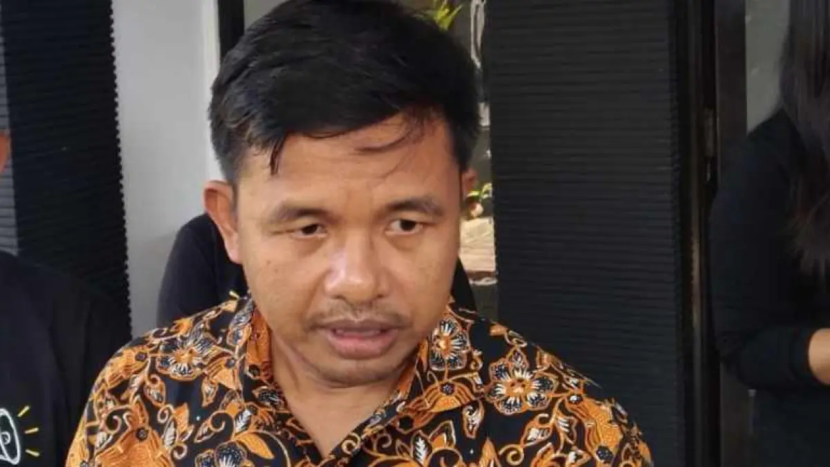 BERTANDANG KE KPUD TABANAN : Komisioner KPU RI Idham Holik saat berkunjung di KPUD Tabanan. (juliadi/radar bali)