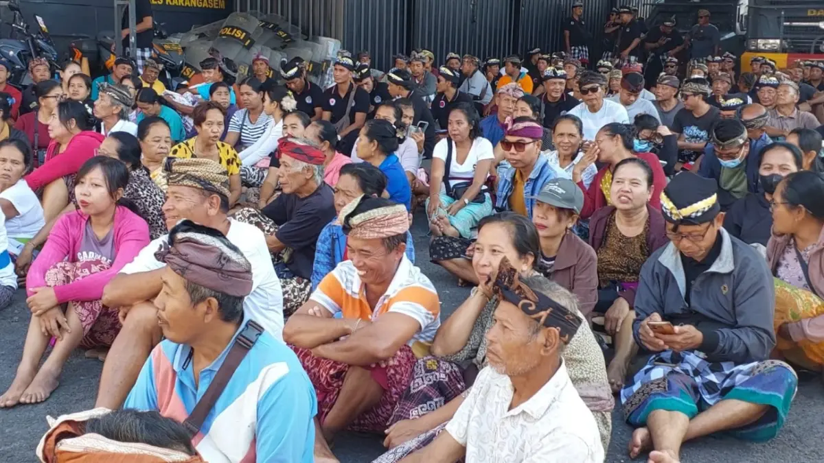 Krama Desa Adat Bugbug di Mapolres Karangasem, pada Sabtu pagi, 11 Juli 2026.