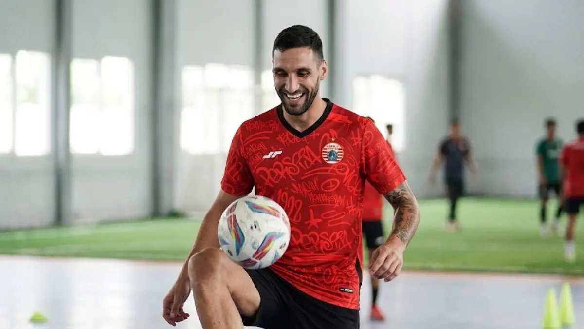 Bek tengah asal Kroasia Denis Kolinger resmi didatangkan Persija. Denis akan berduet dengan Rizky Ridho di jantung pertahanan Macan Kemayoran.